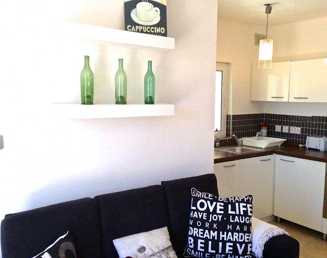 Apartment Simons Minutes Away From Balluta Bay And St Julians *