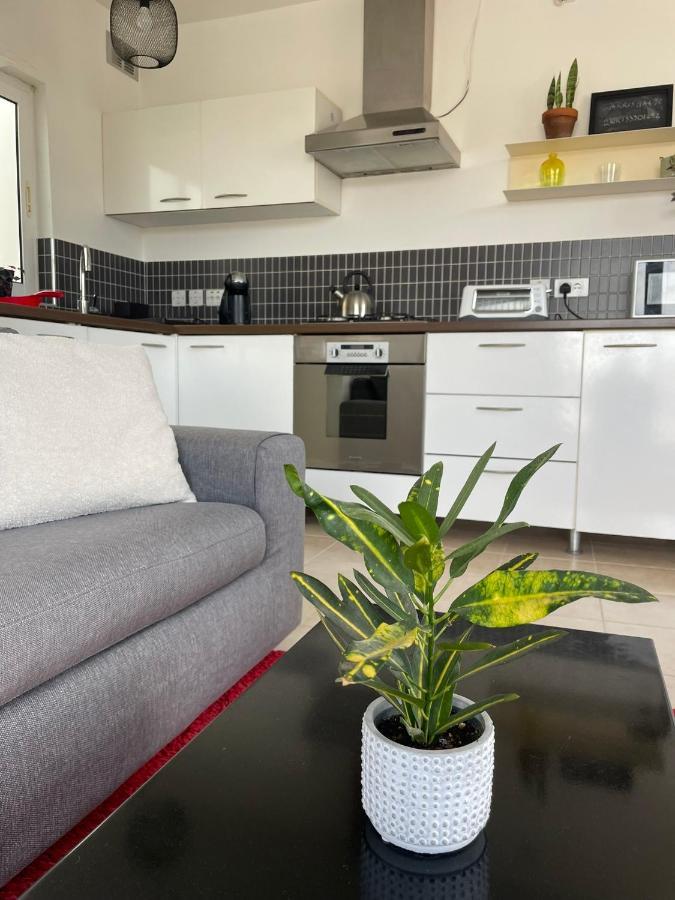 Apartment Simons Minutes Away From Balluta Bay And St Julians Sliema