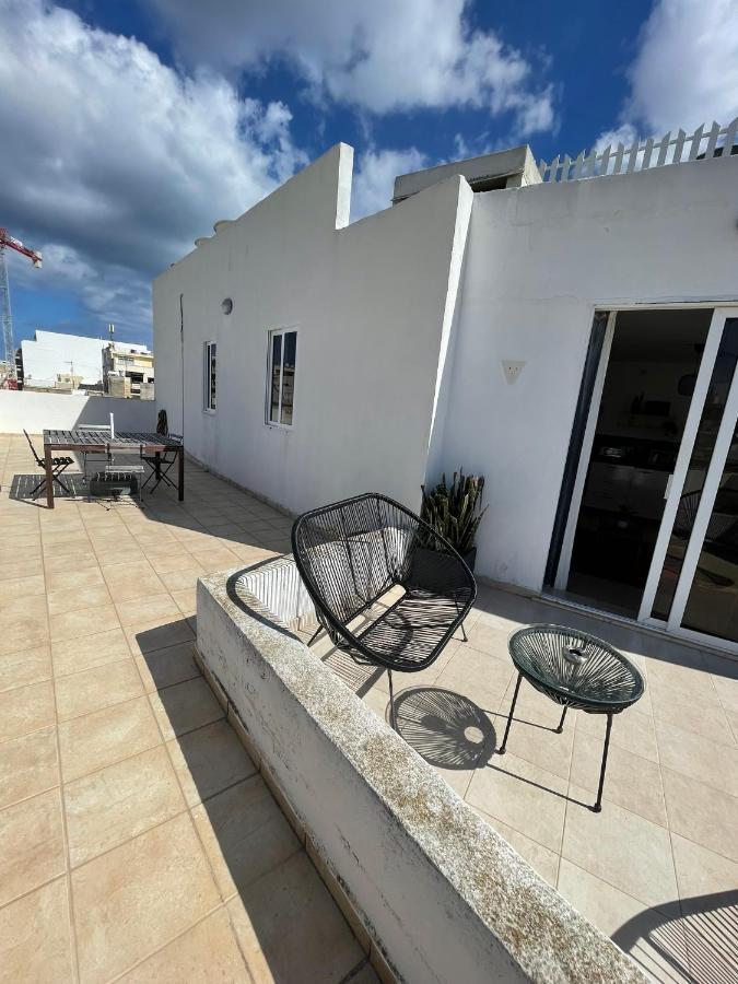 Simons Minutes Away From Balluta Bay And St Julians Apartment *