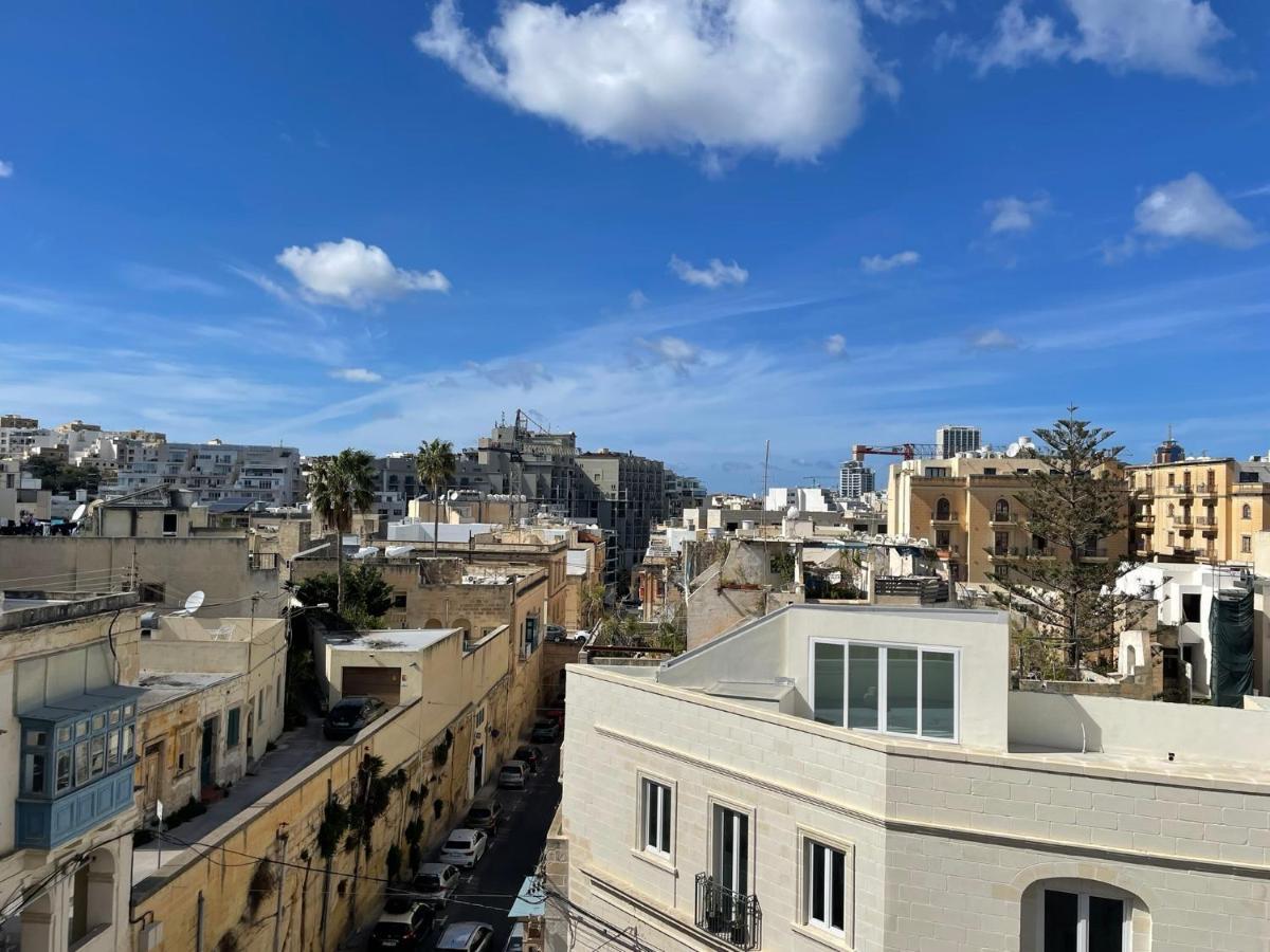 Apartment Simons Minutes Away From Balluta Bay And St Julians *