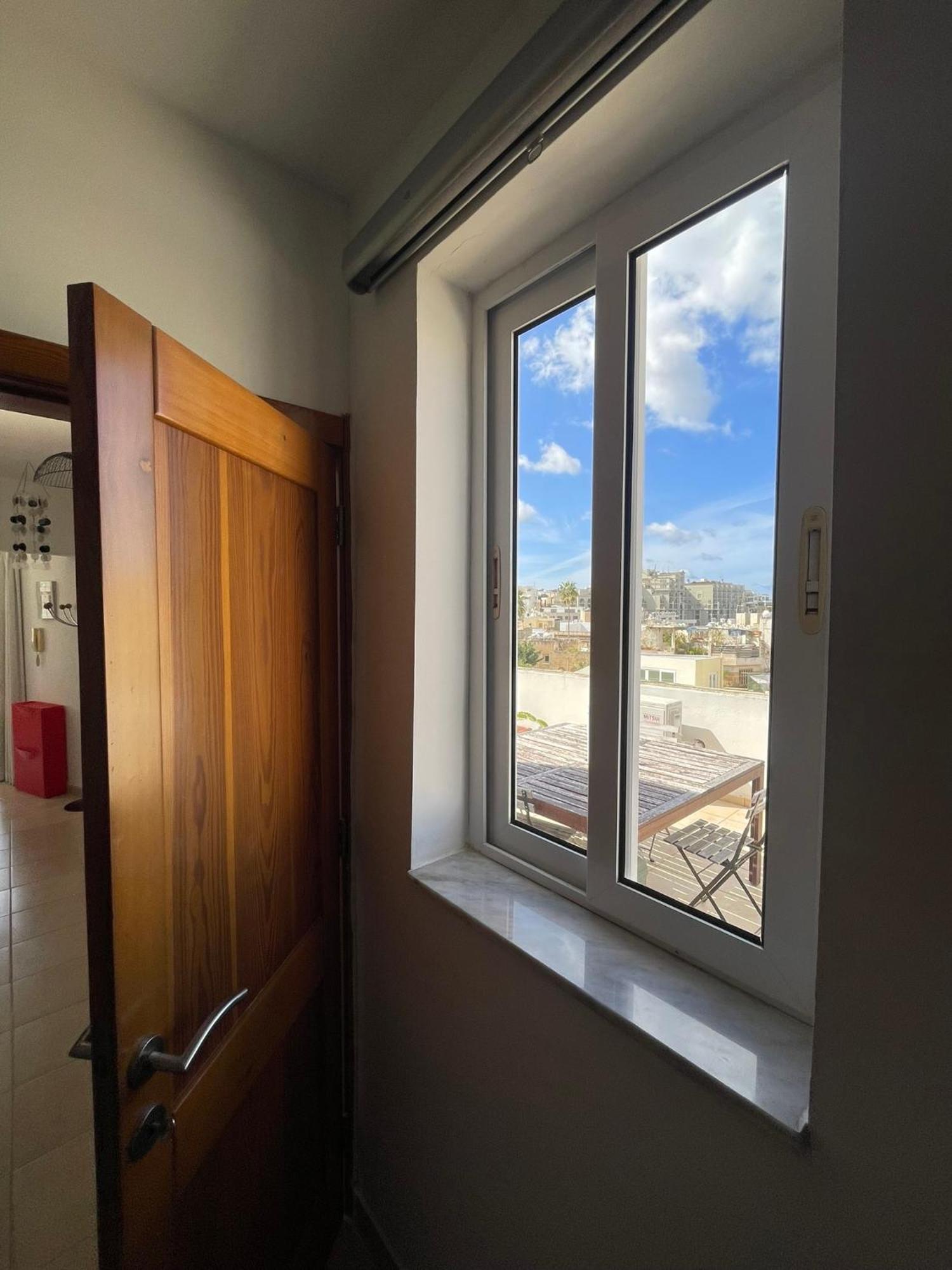 Simons Minutes Away From Balluta Bay And St Julians Apartment Sliema