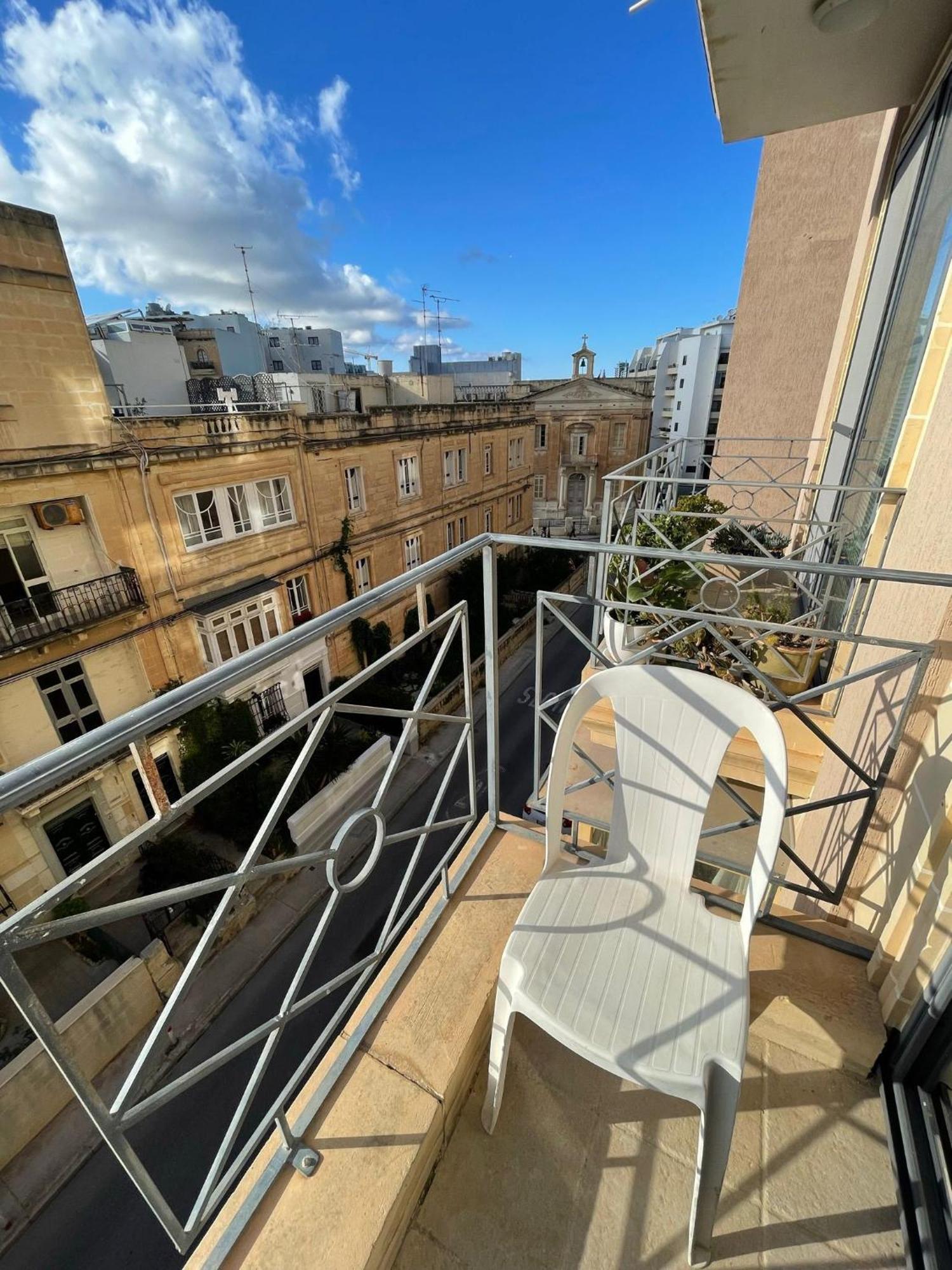 Apartment Simons Minutes Away From Balluta Bay And St Julians