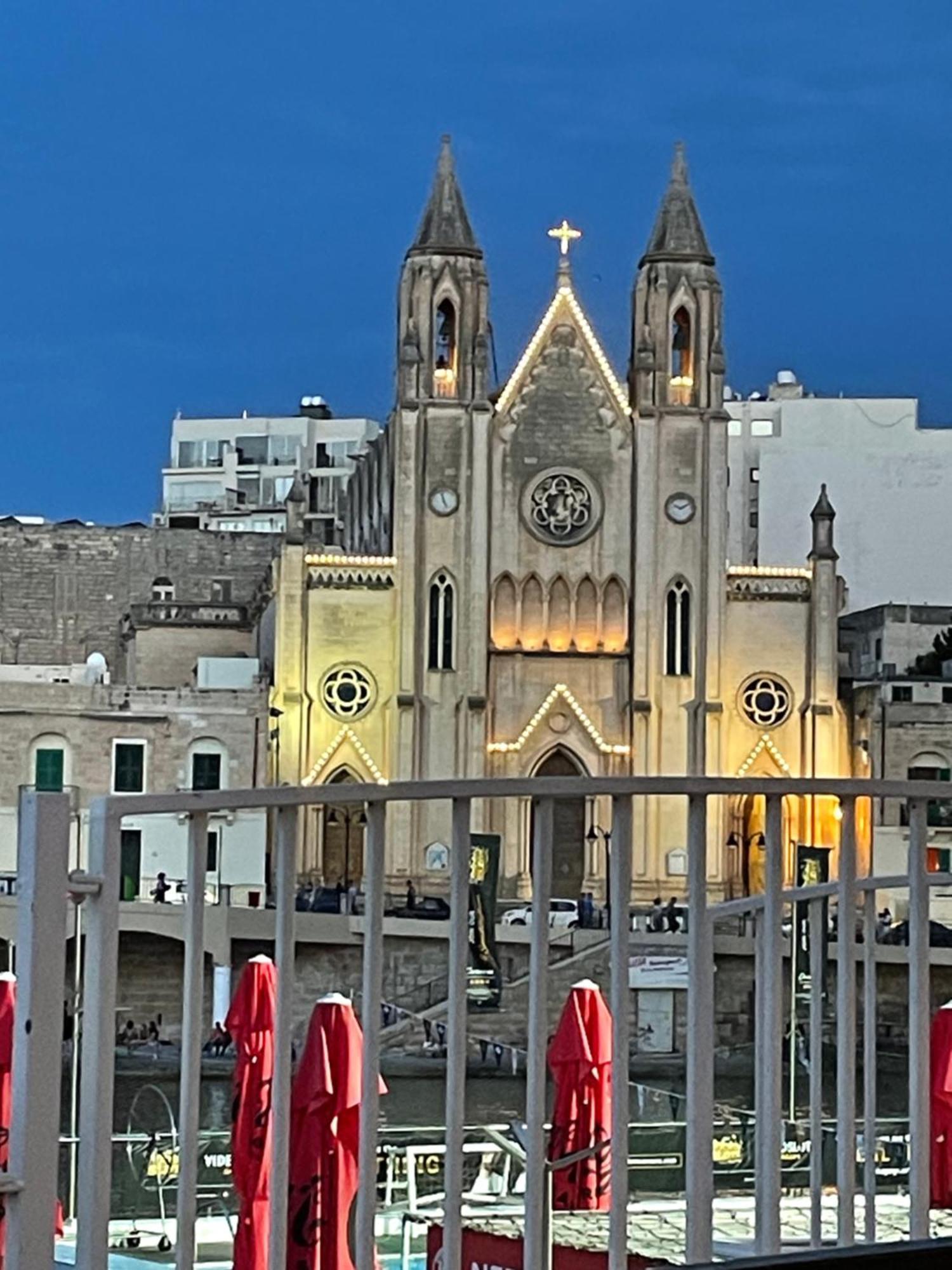 Simons Minutes Away From Balluta Bay And St Julians Apartment Sliema