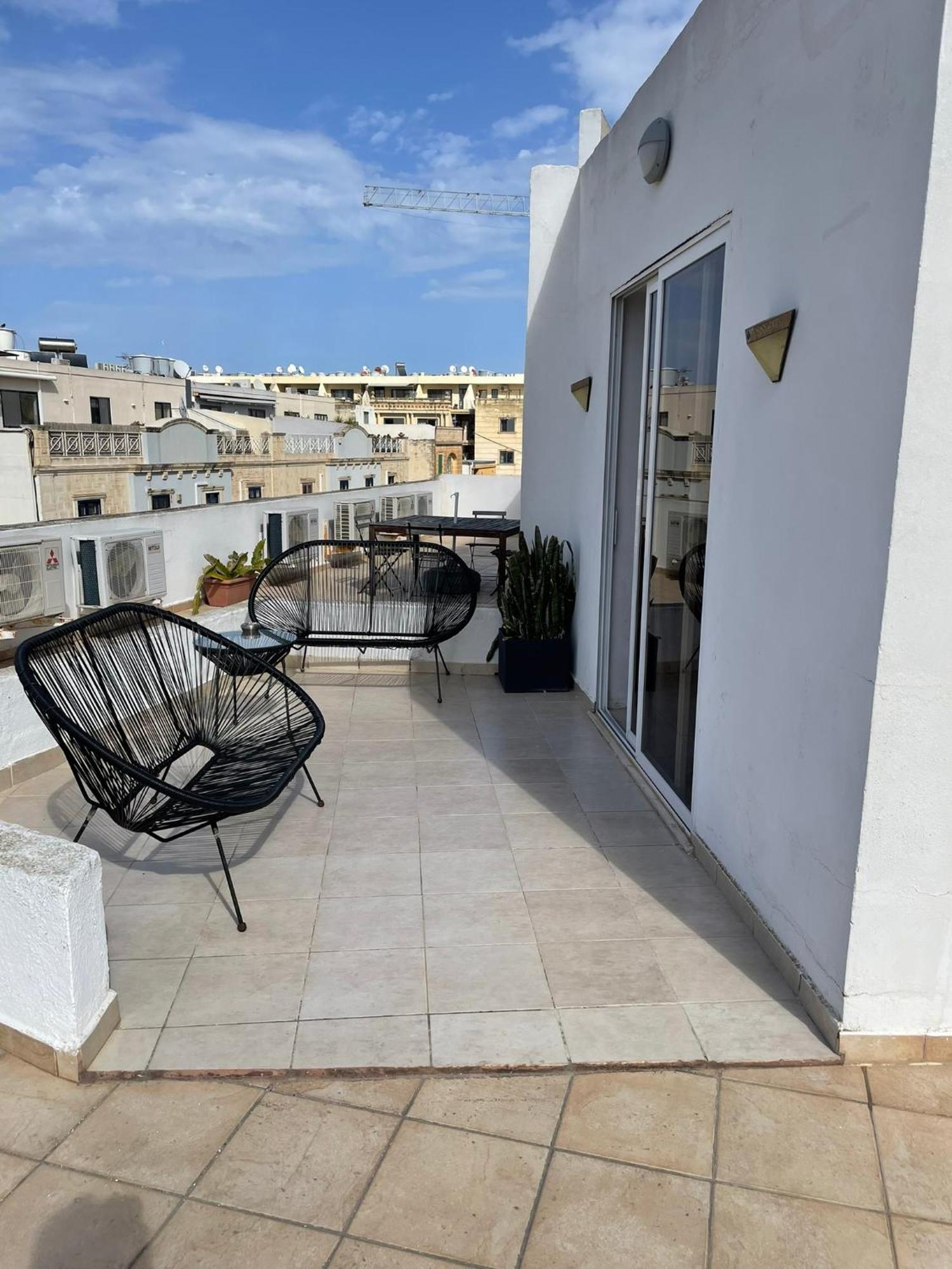 Simons Minutes Away From Balluta Bay And St Julians Sliema