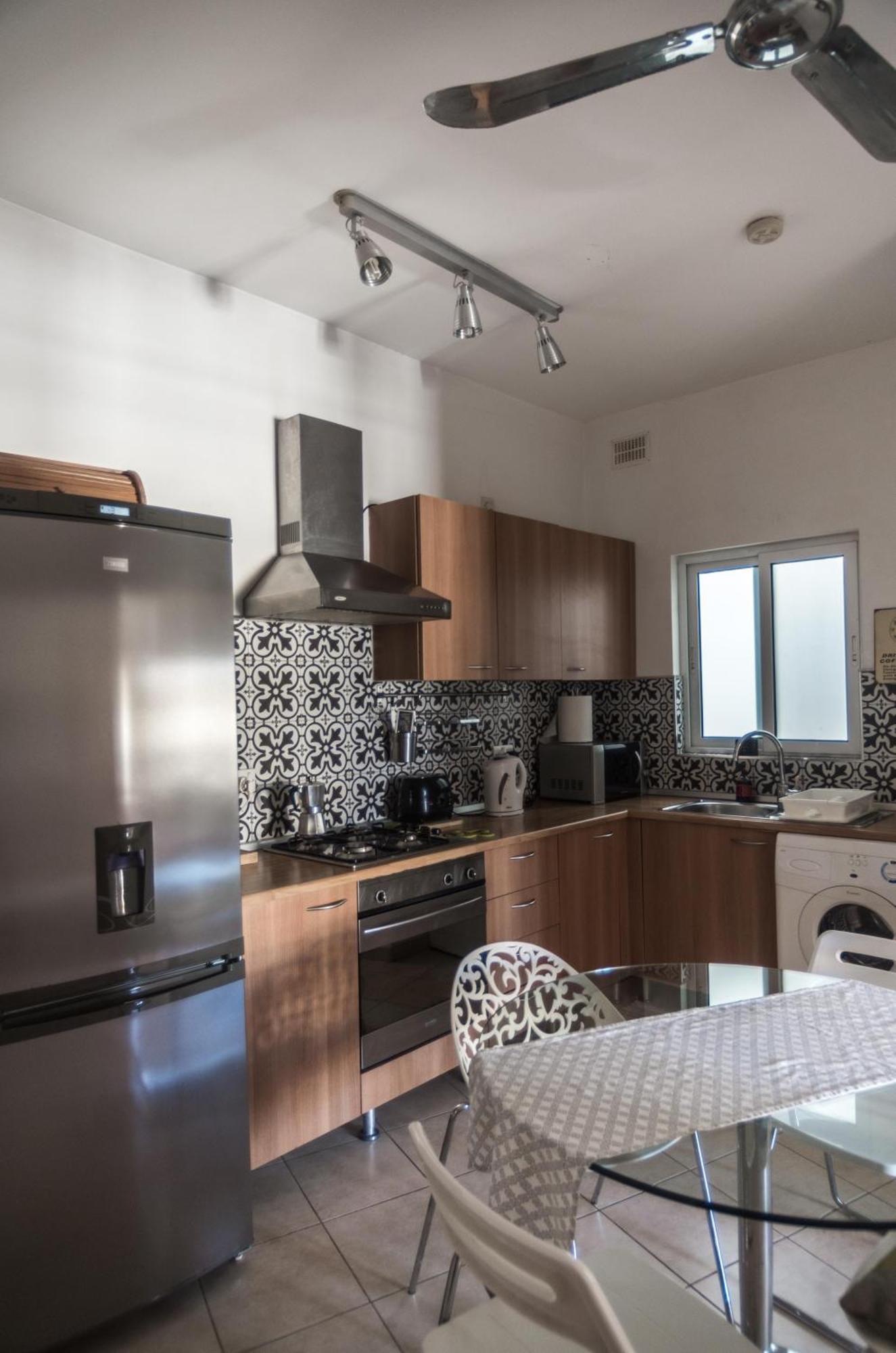 Apartment Simons Minutes Away From Balluta Bay And St Julians Sliema