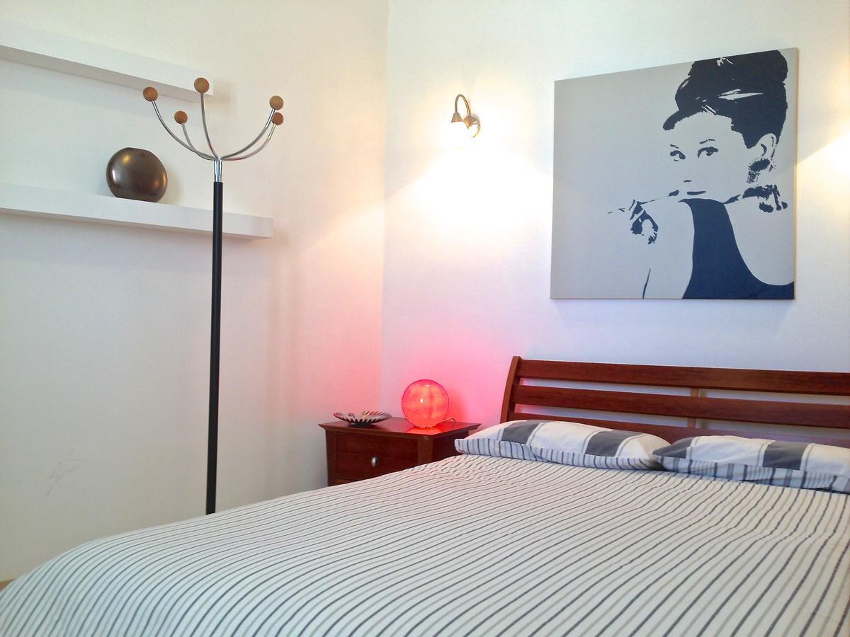 Apartment Simons Minutes Away From Balluta Bay And St Julians *