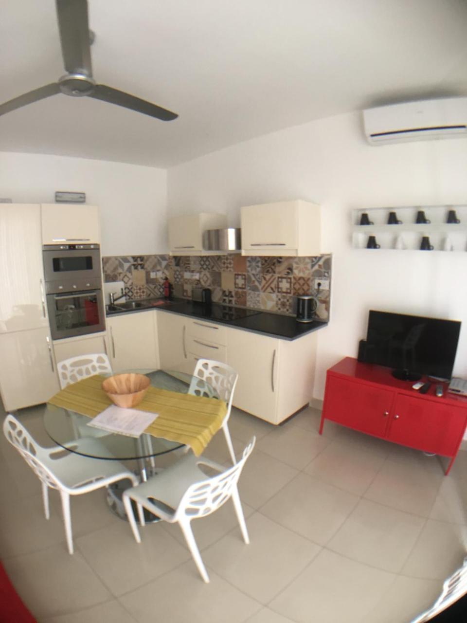 Simons Minutes Away From Balluta Bay And St Julians Sliema