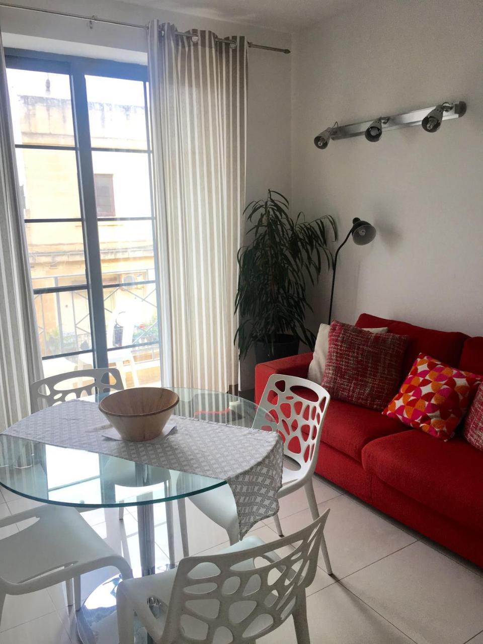 Simons Minutes Away From Balluta Bay And St Julians Apartment