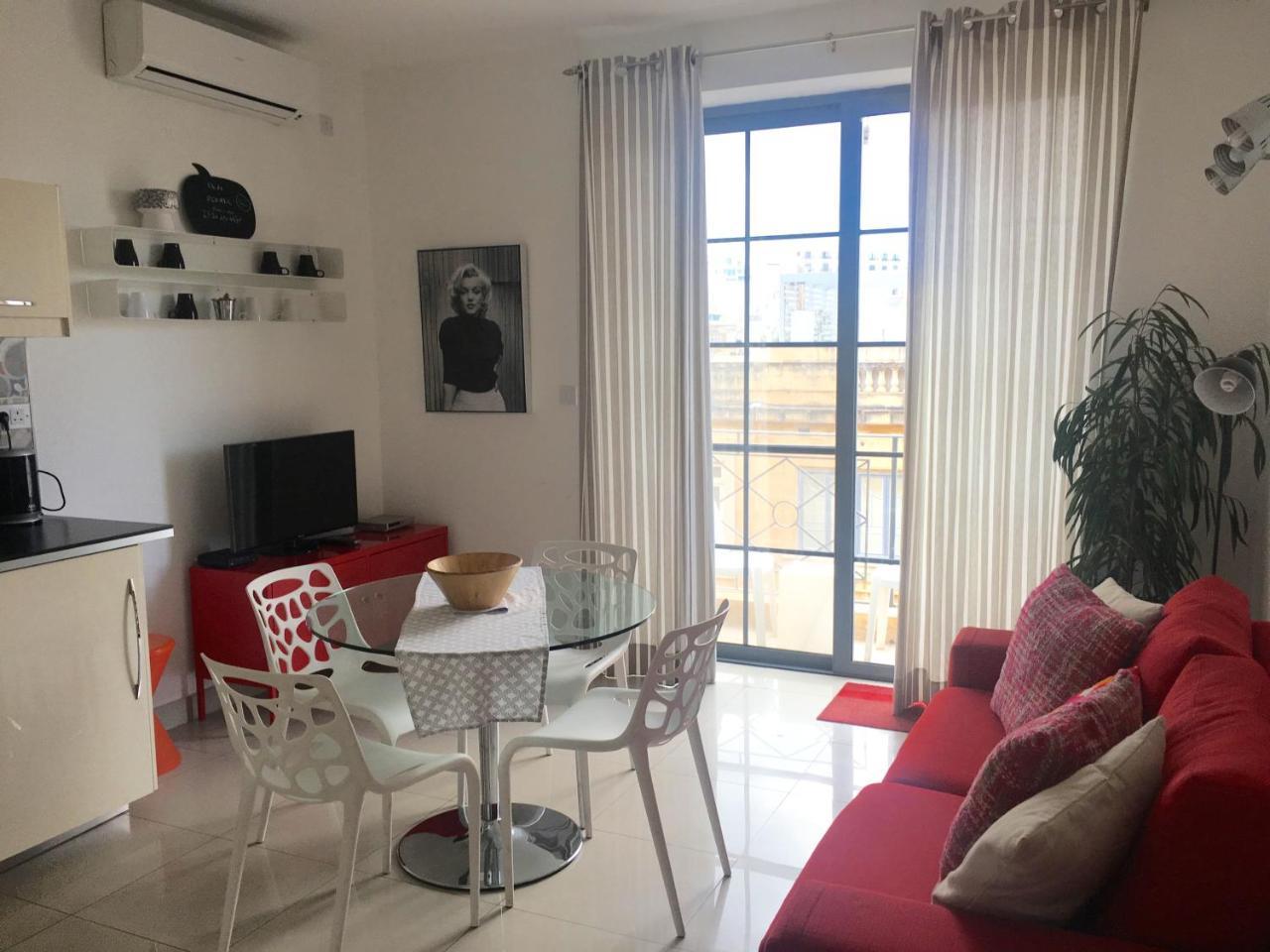 Simons Minutes Away From Balluta Bay And St Julians Apartment *
