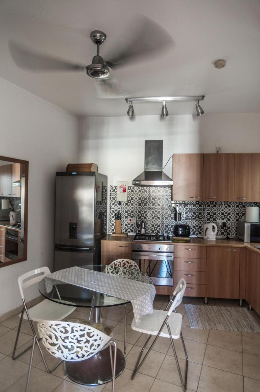 Apartment Simons Minutes Away From Balluta Bay And St Julians Sliema